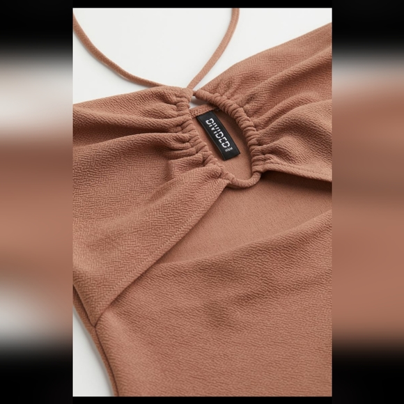 Bodycon dress with cut-out - Picture 2 of 3